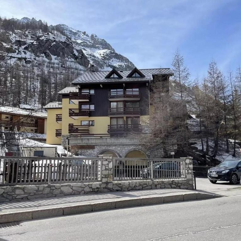 Oréades 101 sunny Renovated Apartment with Balcony Central Val dIsère - Appartamento - 10