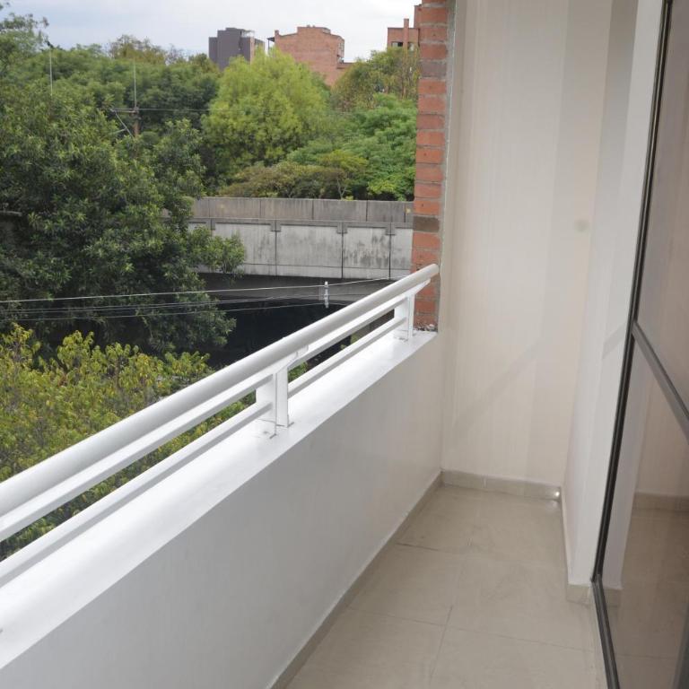 Apto Amoblado 3 Hab Cerca al Atanasio- Promocion Marzo - Three-Bedroom Apartment with Balcony - 4