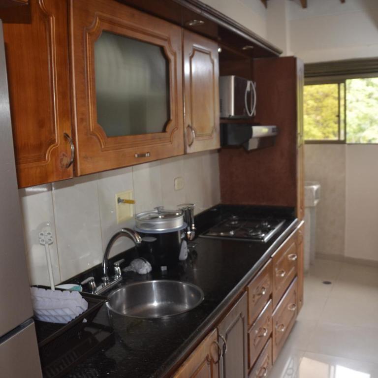 Apto Amoblado 3 Hab Cerca al Atanasio- Promocion Marzo - Three-Bedroom Apartment with Balcony - 3