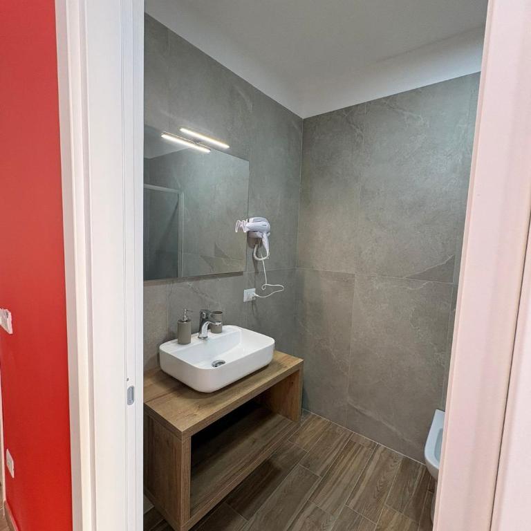 Partenope Napoli Suites - Camera Tripla con Bagno Privato - 6