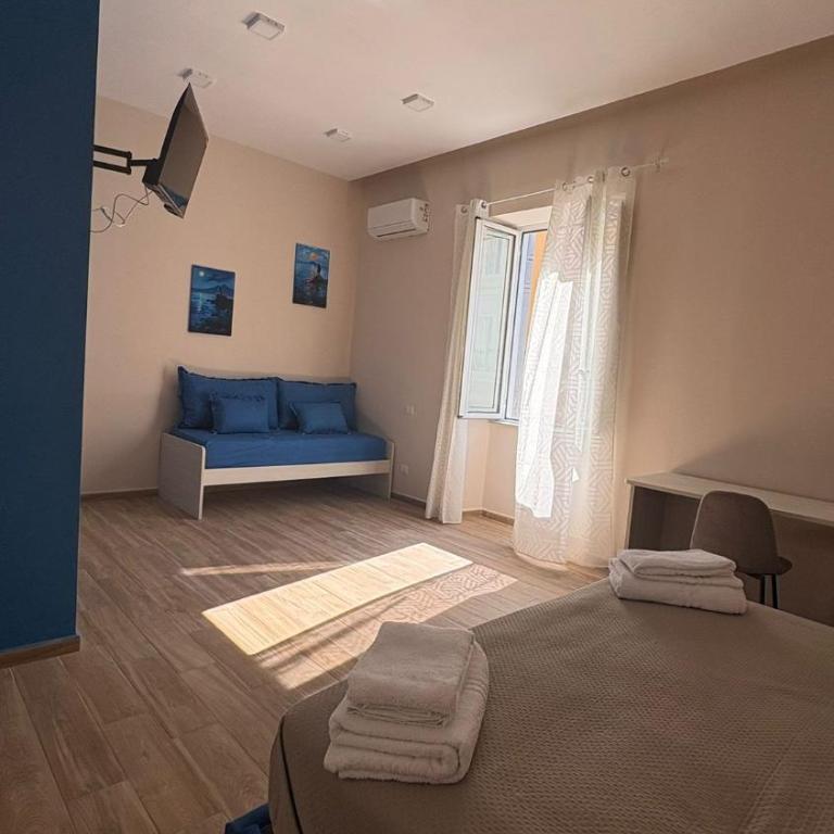 Partenope Napoli Suites - Camera Tripla con Bagno Privato - 5