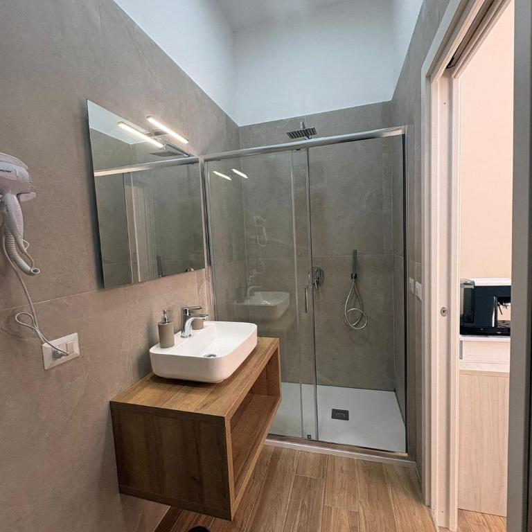 Partenope Napoli Suites - Camera Tripla con Balcone - 10
