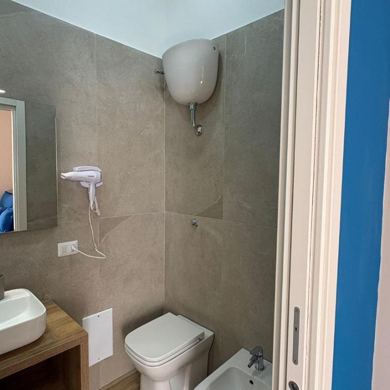 Partenope Napoli Suites - Camera Tripla con Bagno Privato - 10