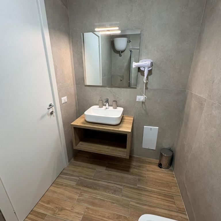 Partenope Napoli Suites - Camera Tripla con Bagno Privato - 14