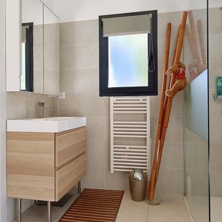 Luxurious air-conditioned 3-bedroom villa with swimming pool and garden - Villa mit 3 Schlafzimmern - 8