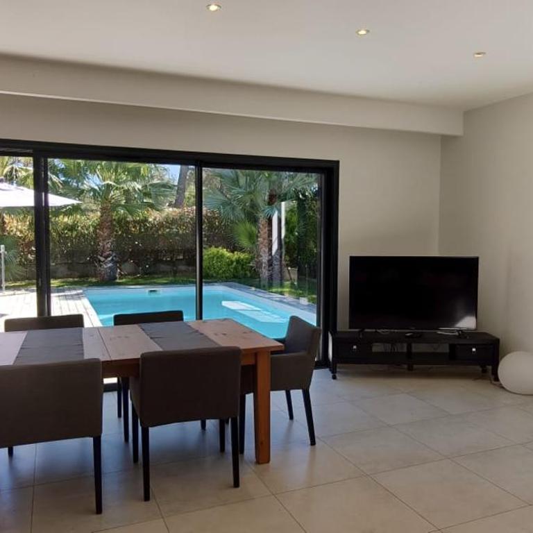 Luxurious air-conditioned 3-bedroom villa with swimming pool and garden - Villa mit 3 Schlafzimmern - 9
