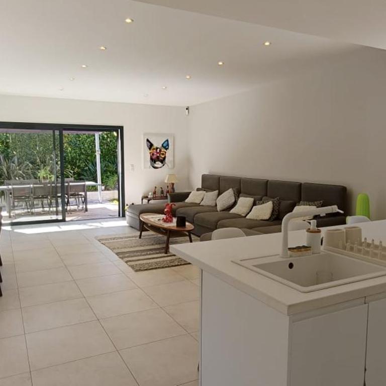 Luxurious air-conditioned 3-bedroom villa with swimming pool and garden - Villa mit 3 Schlafzimmern - 13