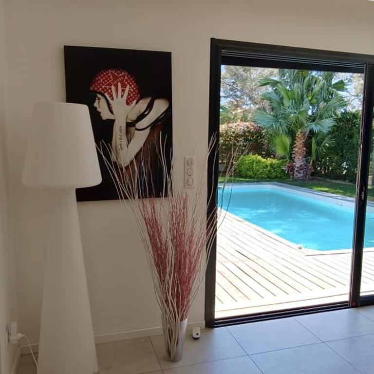 Luxurious air-conditioned 3-bedroom villa with swimming pool and garden - Villa mit 3 Schlafzimmern - 15
