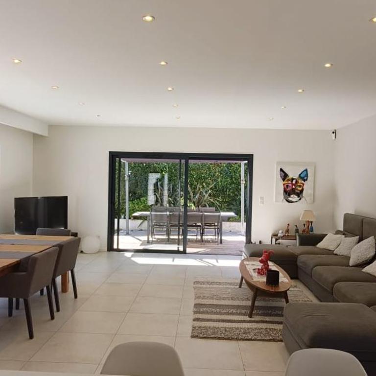 Luxurious air-conditioned 3-bedroom villa with swimming pool and garden - Villa mit 3 Schlafzimmern - 26