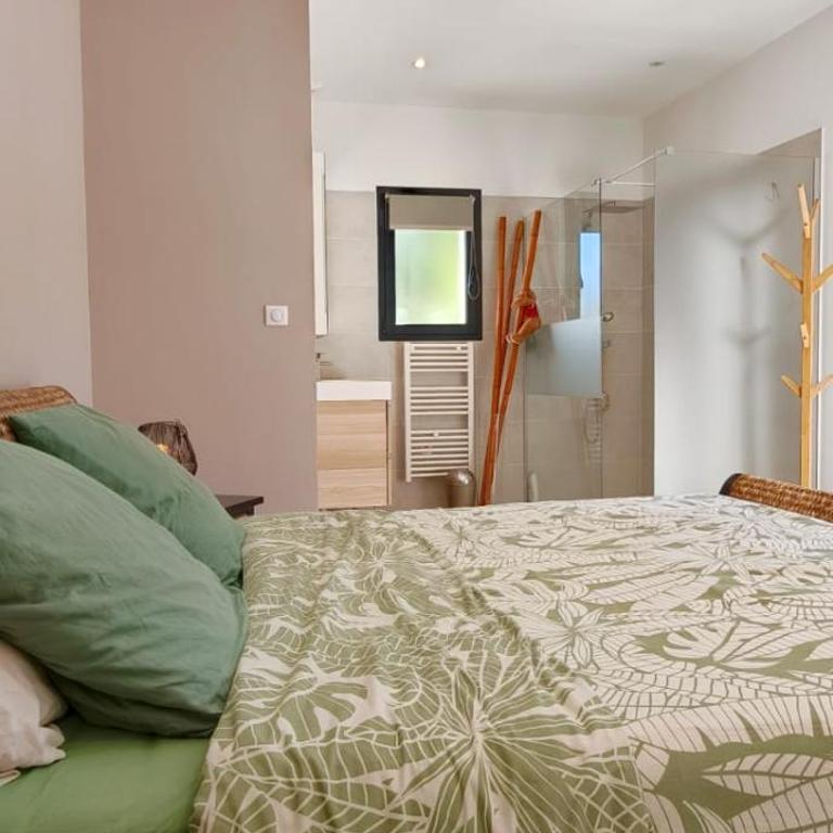 Luxurious air-conditioned 3-bedroom villa with swimming pool and garden - Villa mit 3 Schlafzimmern - 29