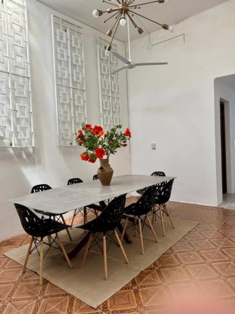 Encantadora Casa Grande & Luminosa en el Centro de la Ciudad - Casa de 3 dormitorios - 13