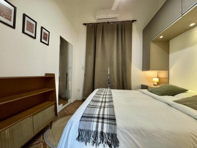 Encantadora Casa Grande & Luminosa en el Centro de la Ciudad - Casa de 3 dormitorios - 12