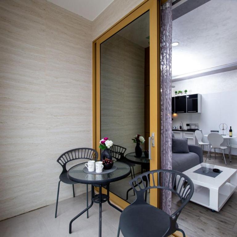 Victoria Studio 73 - Studio with Terrace - 2