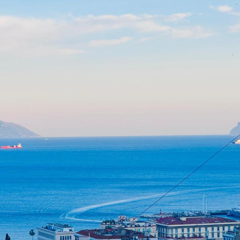 Capriview SuiteNapoli - Vista su Capri - Appartamento con 3 Camere da Letto e Vista Mare - 6