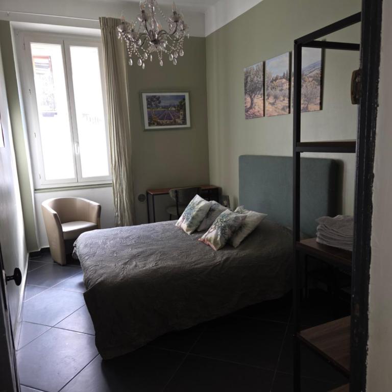 Intra Muros Thiers appart 8 pers 3 ch Wifi tout équipé parking proche - Apartment mit 3 Schlafzimmern - 11