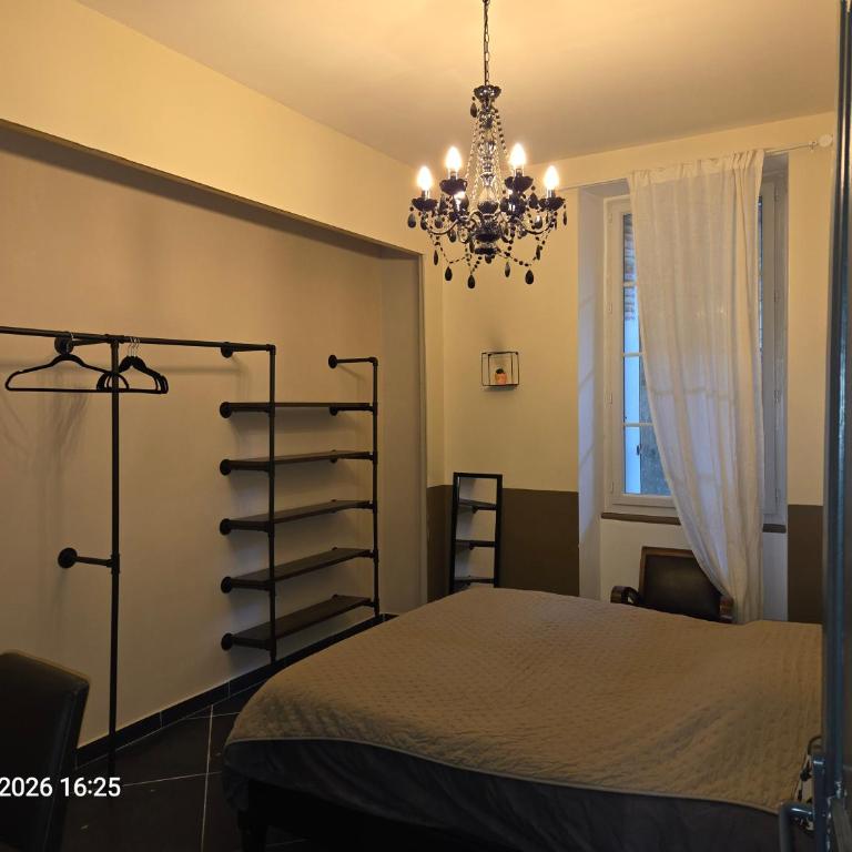 Intra Muros Thiers appart 8 pers 3 ch Wifi tout équipé parking proche - Apartment mit 3 Schlafzimmern - 9