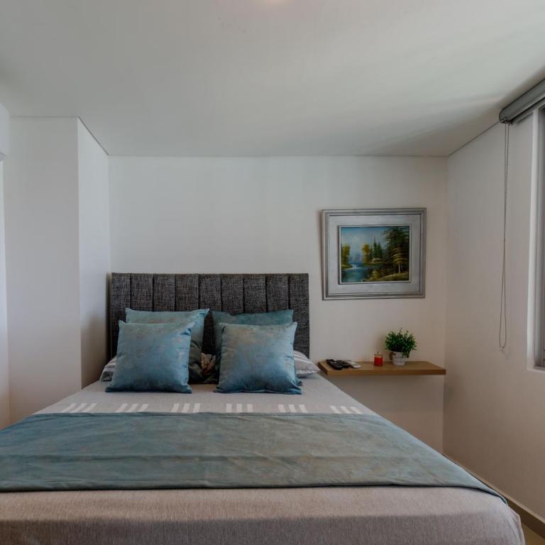Apartamento de tres alcobas - Three-Bedroom Apartment - 18