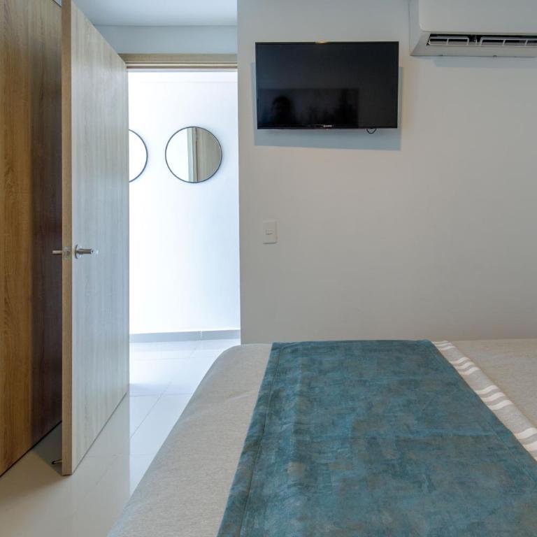Apartamento de tres alcobas - Three-Bedroom Apartment - 14