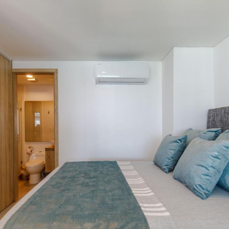 Apartamento de tres alcobas - Three-Bedroom Apartment - 24