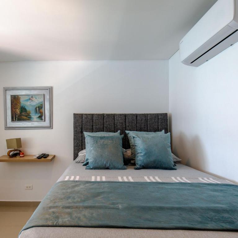 Apartamento de tres alcobas - Three-Bedroom Apartment - 36