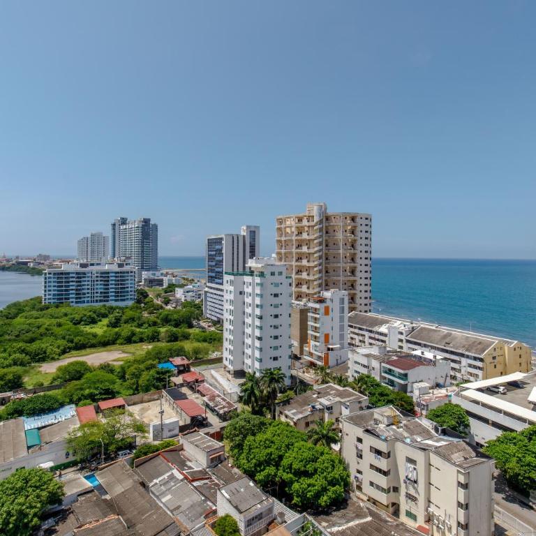 Apartamento de tres alcobas - Three-Bedroom Apartment - 55