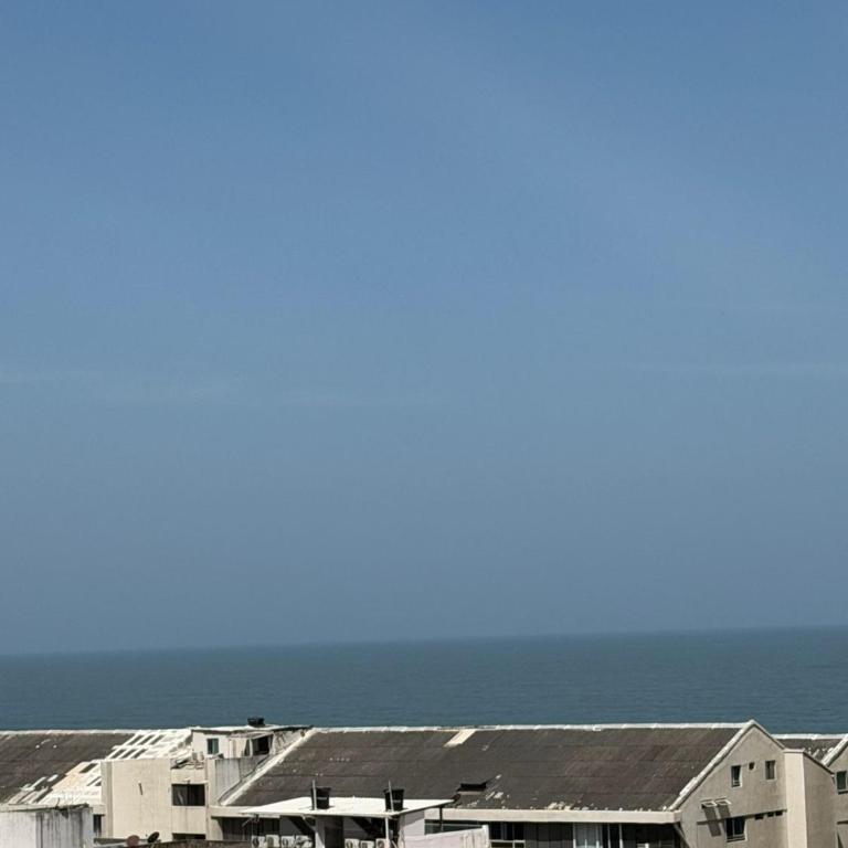 Apartamento de tres alcobas - Three-Bedroom Apartment - 68