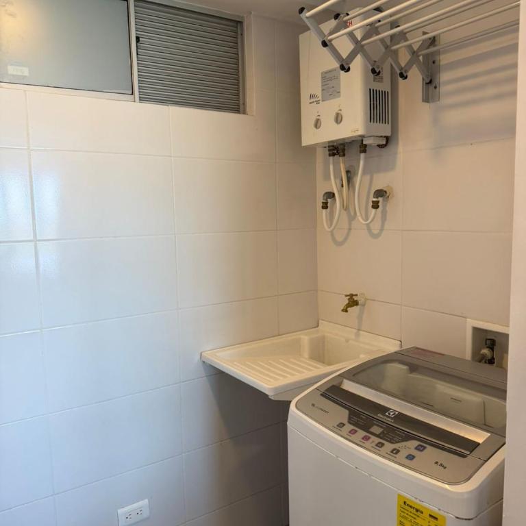 Apartamento de tres alcobas - Three-Bedroom Apartment - 69