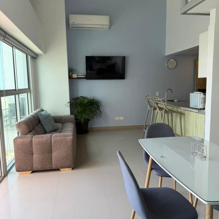 Apartamento de tres alcobas - Three-Bedroom Apartment - 82