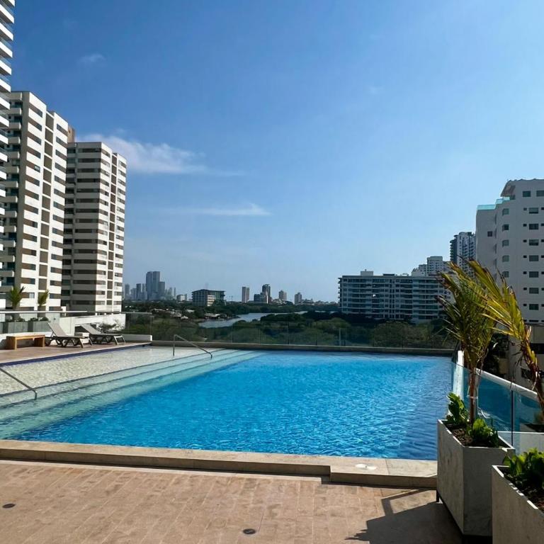 Apartamento de tres alcobas - Three-Bedroom Apartment - 99