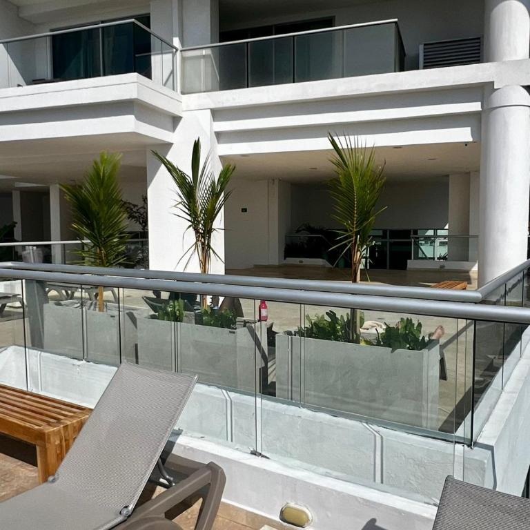 Apartamento de tres alcobas - Three-Bedroom Apartment - 95