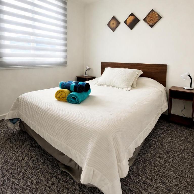 Hermoso departamento con 3 dormitorios y estacionamiento - Three-Bedroom Apartment - 1