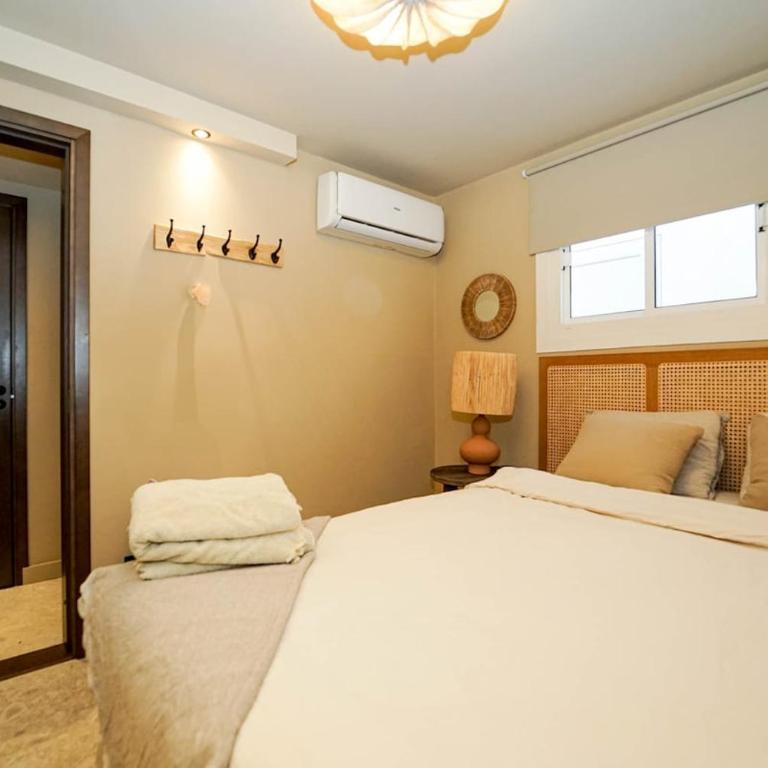 Luxury 4BR Bungalow with Pool, BBQ and AC - Four-Bedroom House - 2