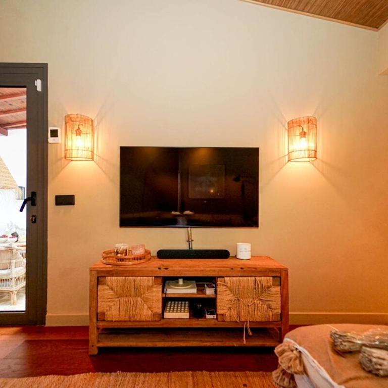 Luxury 4BR Bungalow with Pool, BBQ and AC - Four-Bedroom House - 6