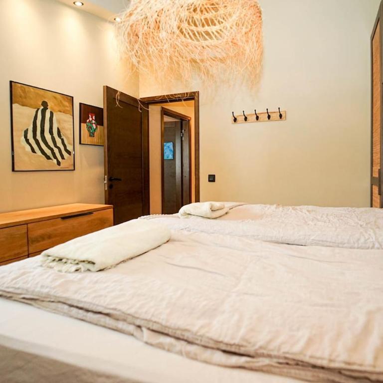 Luxury 4BR Bungalow with Pool, BBQ and AC - Four-Bedroom House - 8