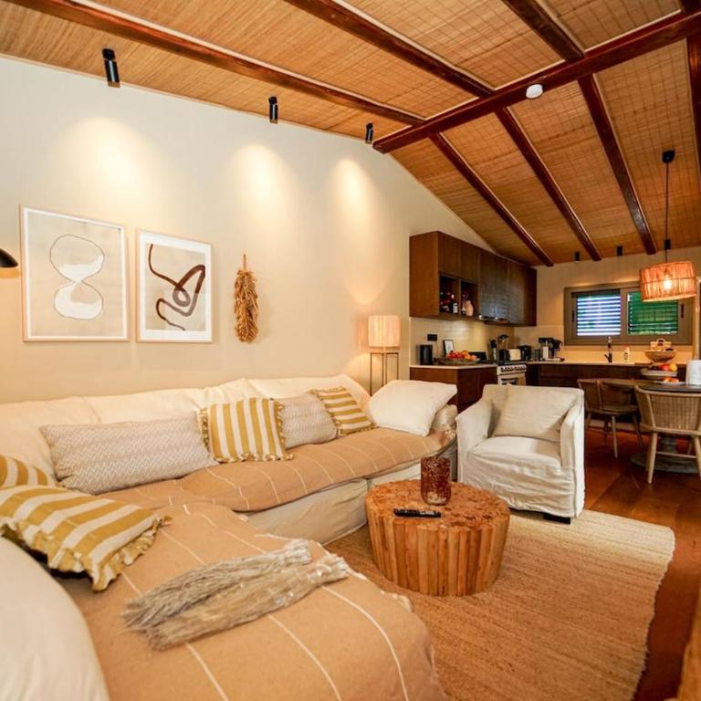 Luxury 4BR Bungalow with Pool, BBQ and AC - Four-Bedroom House - 11