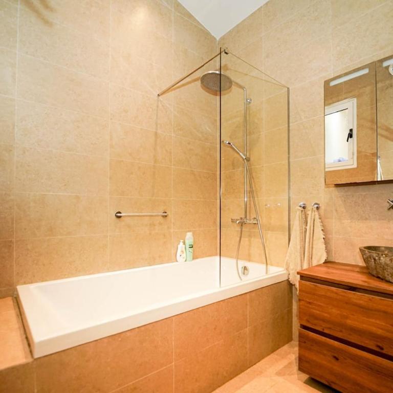 Luxury 4BR Bungalow with Pool, BBQ and AC - Four-Bedroom House - 12