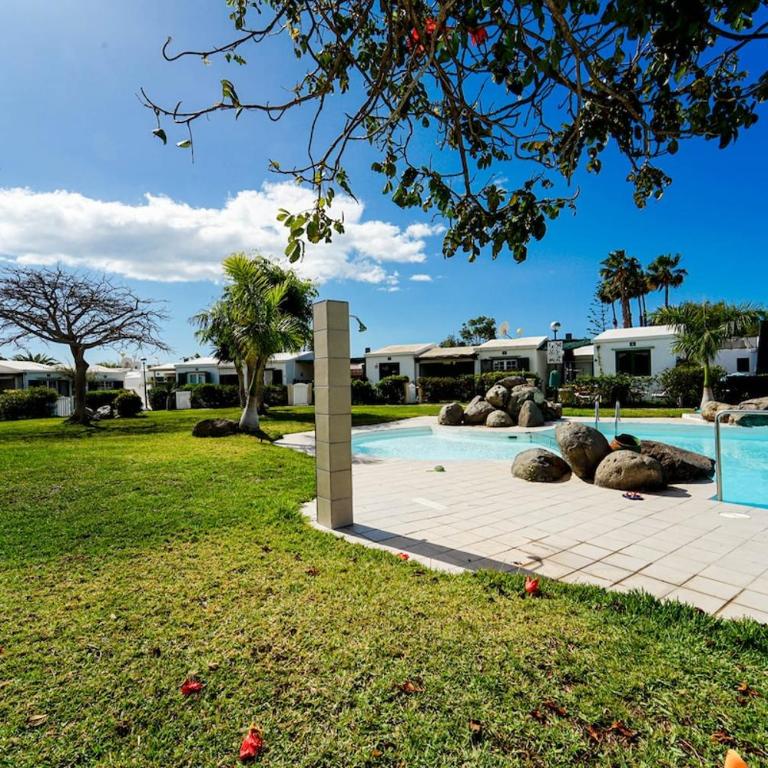 Luxury 4BR Bungalow with Pool, BBQ and AC - Four-Bedroom House - 15