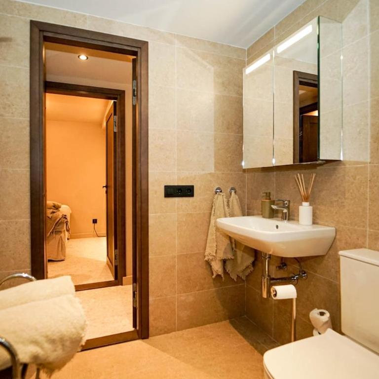 Luxury 4BR Bungalow with Pool, BBQ and AC - Four-Bedroom House - 27