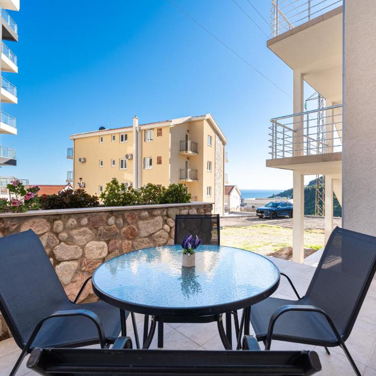 Hillside Apartments - Studio with Terrace - 1