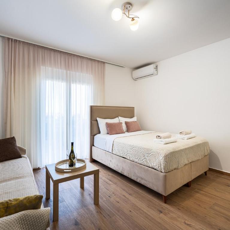 Hillside Apartments - Studio with Terrace - 6