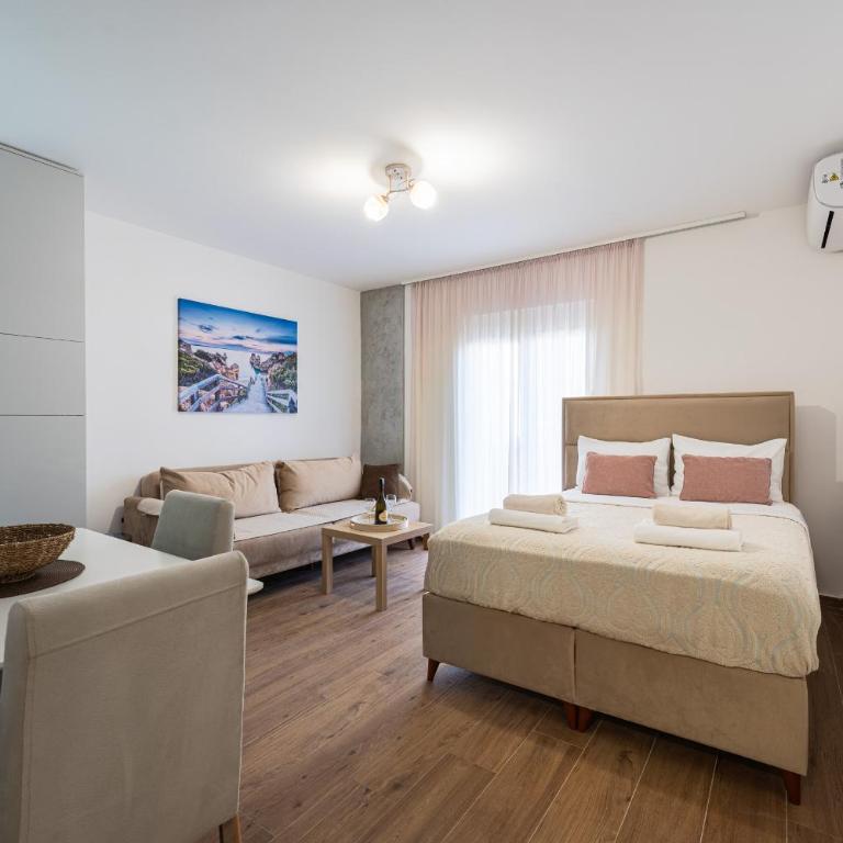 Hillside Apartments - Studio with Terrace - 7