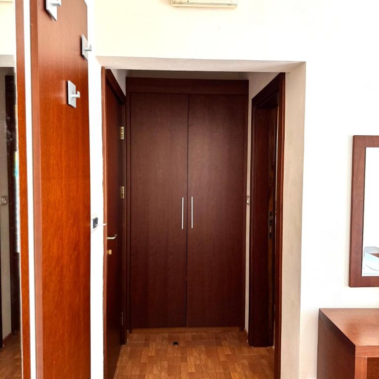 Apartments MUN Petrovac - Deluks Dvokrevetna Soba sa Bračnim Krevetom i Pogledom na More - 3