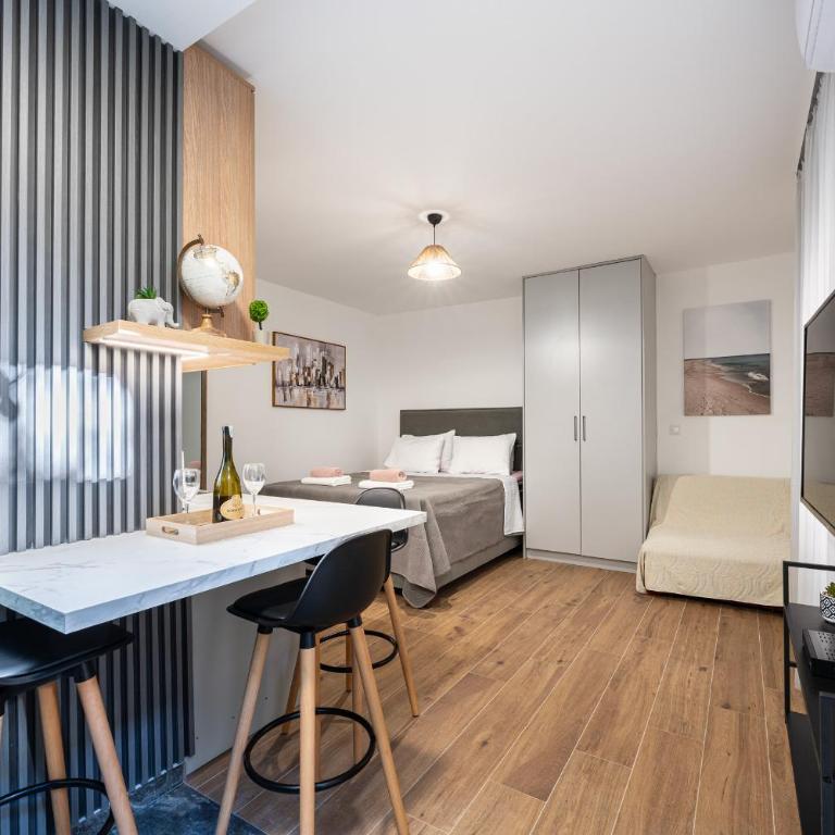 Hillside Apartments - Studio - 3