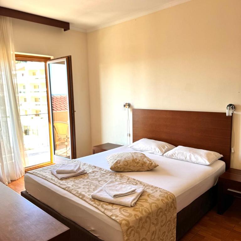 Apartments MUN Petrovac - Deluks Dvokrevetna soba sa Bračnim Krevetom, Balkonom i Pogledom na More - 4