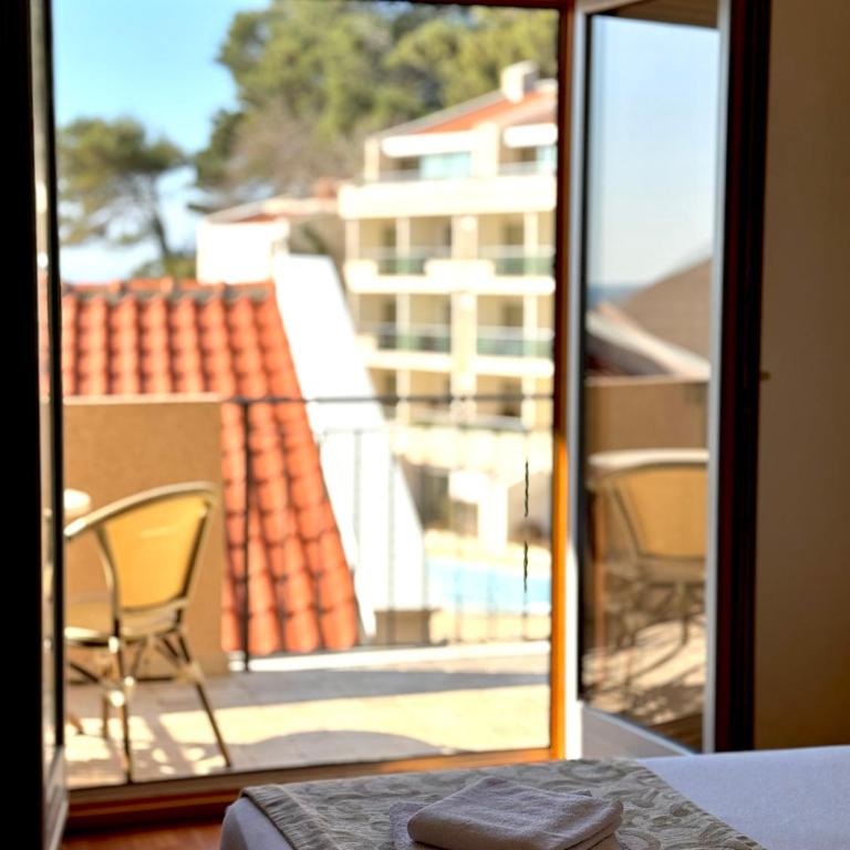 Apartments MUN Petrovac - Deluks Dvokrevetna soba sa Bračnim Krevetom, Balkonom i Pogledom na More - 2