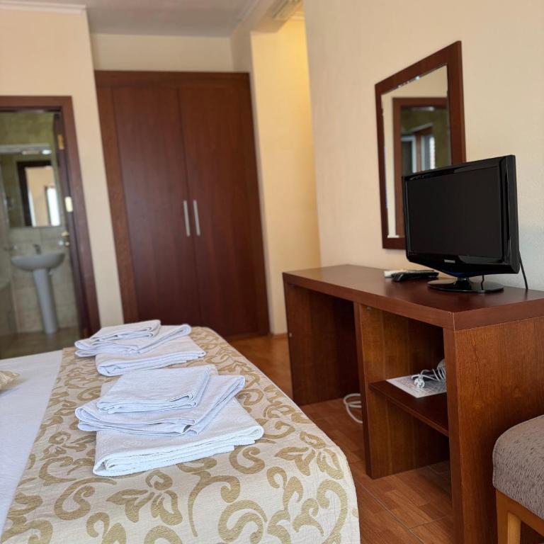 Apartments MUN Petrovac - Deluks Dvokrevetna Soba sa Bračnim Krevetom i Balkonom - 3