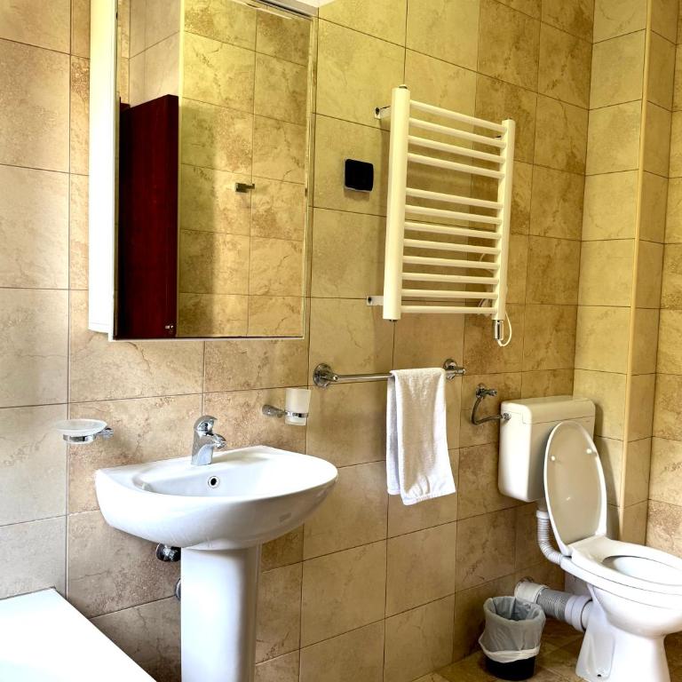 Apartments MUN Petrovac - Deluks Dvokrevetna Soba sa Bračnim Krevetom i Balkonom - 1