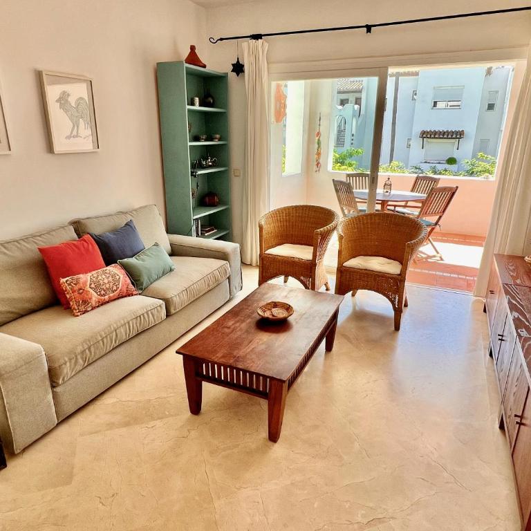 Beachfront Apartment - Pool - 2min to Beach - Free Parking & Fast WiFi - Apartamento de 1 dormitorio - 17