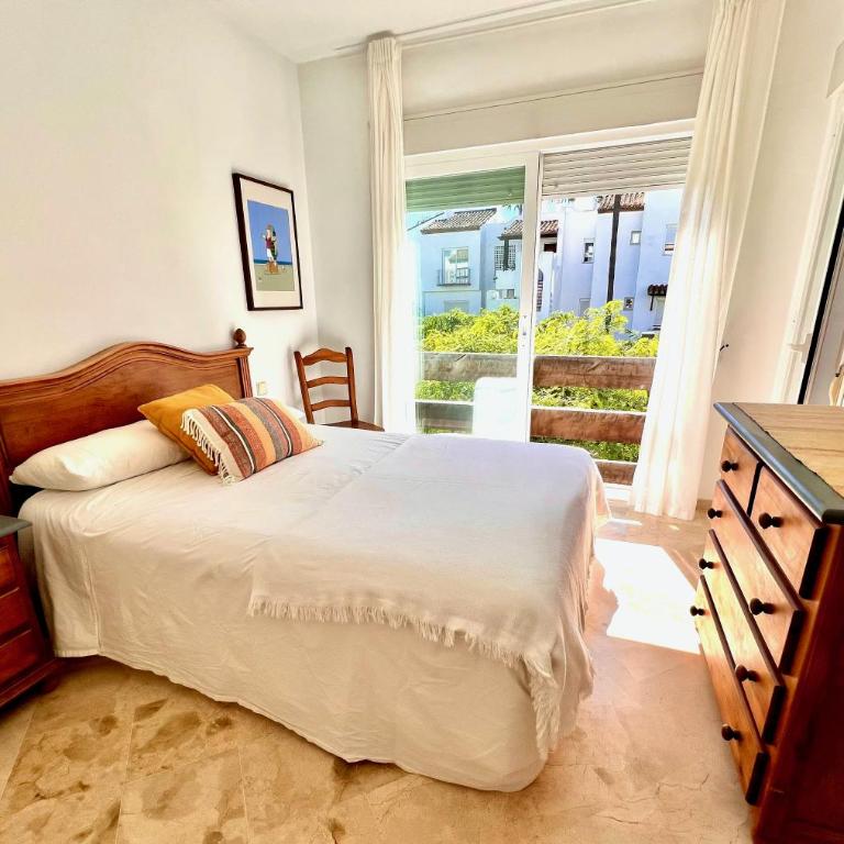 Beachfront Apartment - Pool - 2min to Beach - Free Parking & Fast WiFi - Apartamento de 1 dormitorio - 7
