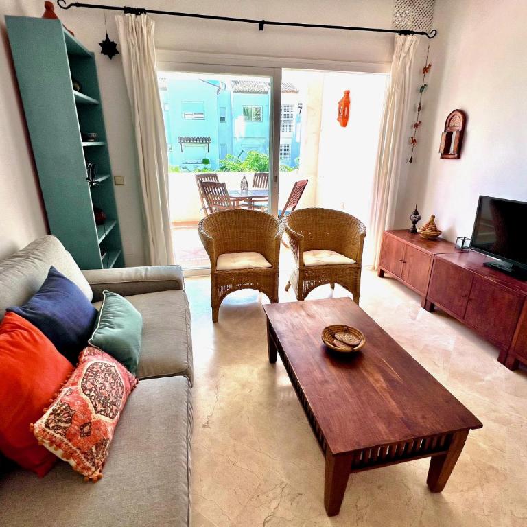 Beachfront Apartment - Pool - 2min to Beach - Free Parking & Fast WiFi - Apartamento de 1 dormitorio - 15
